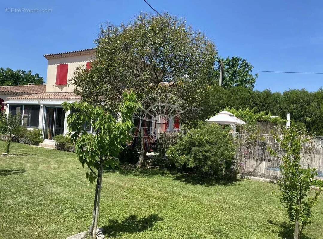 Maison à PERNES-LES-FONTAINES