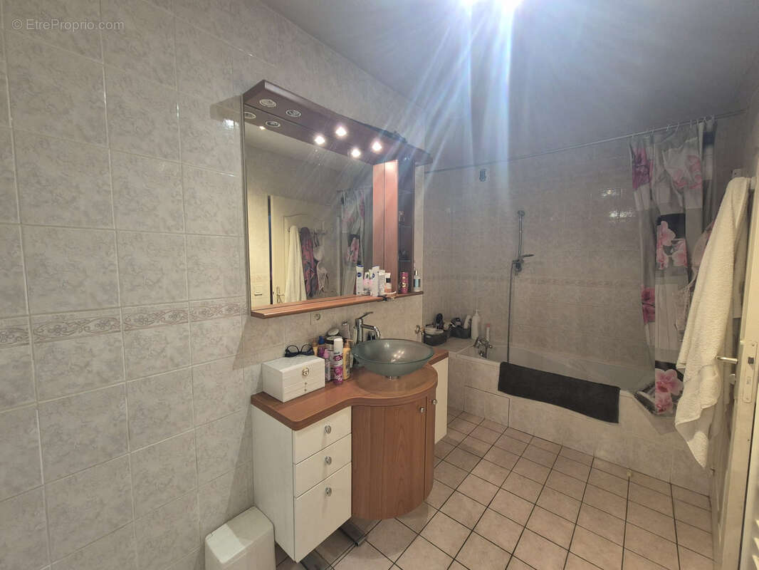 Appartement à VILLE-LA-GRAND