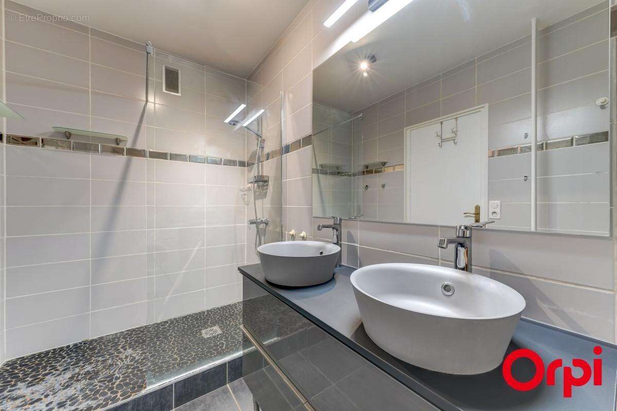 Exclusivité Orpi - Appartement T3 lumineux de près de 77 m2 avec une place privative - photo 12