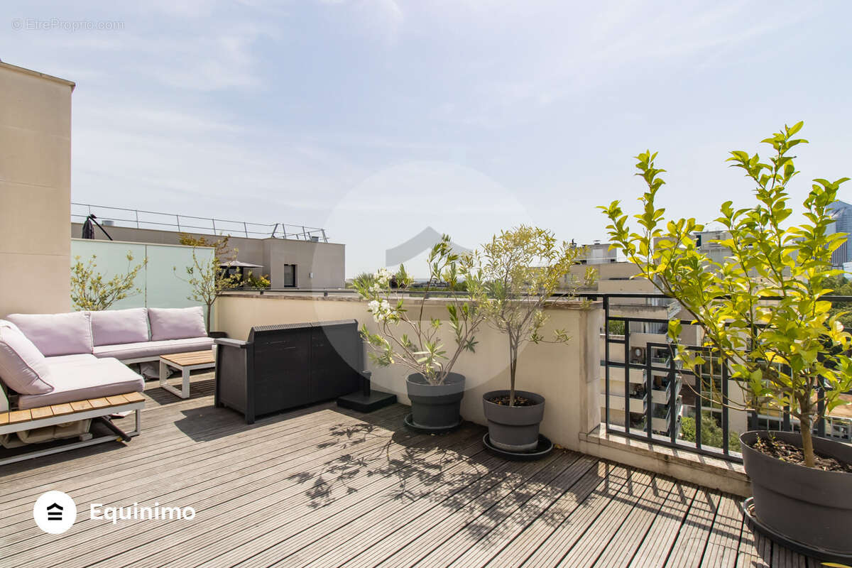 Appartement à NEUILLY-SUR-SEINE