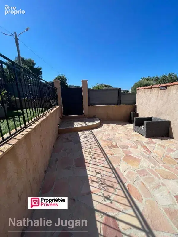 A vendre Maison atypique - Six Fours Les Plages 6P de 156.35 m2 avec garage et piscine - photo 7