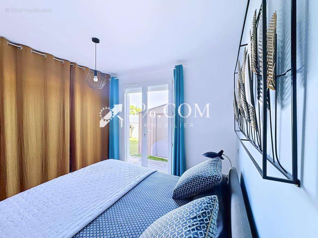 Maison de plain-pied avec piscine, jardin et vue dégagée sur - photo 22