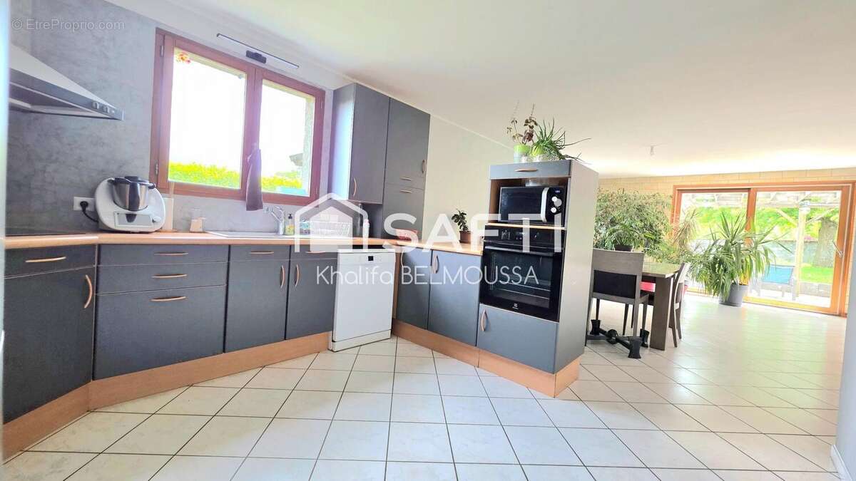 Maison 218 m² à Bassy  - photo 3