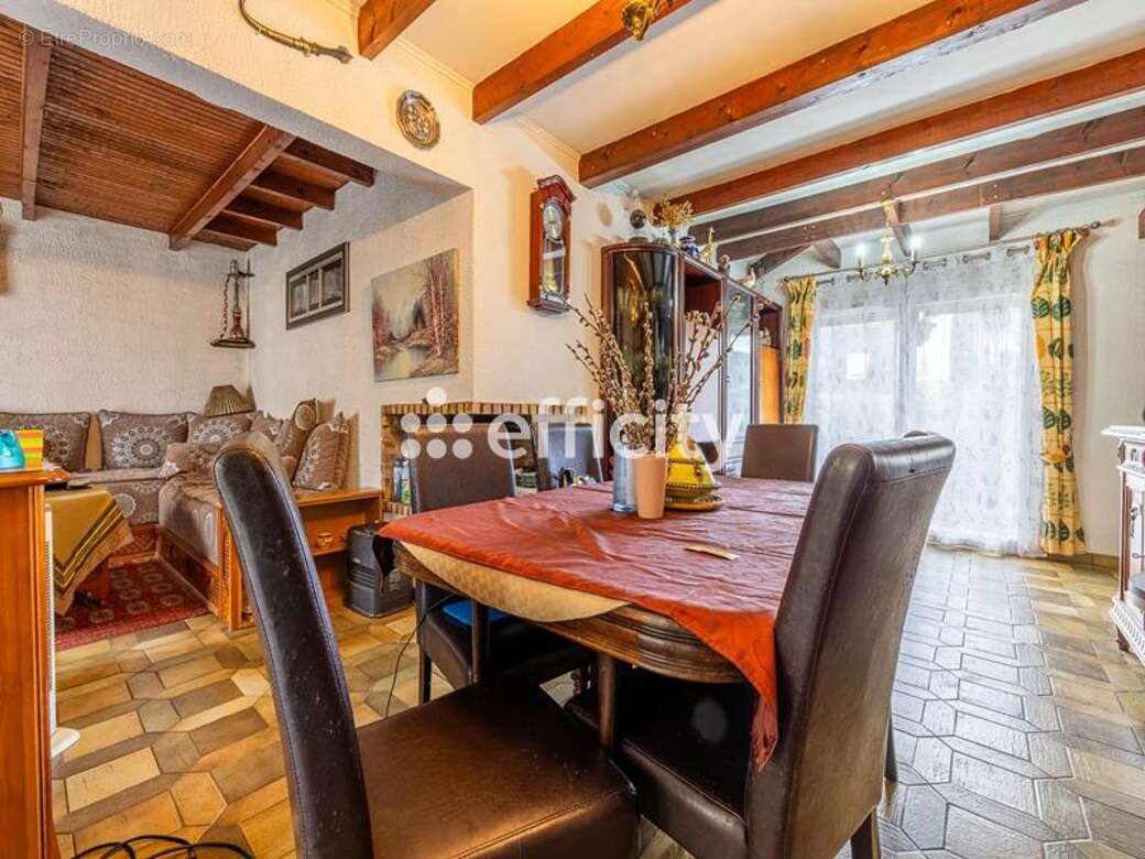 Maison à SAVIGNY-LE-TEMPLE