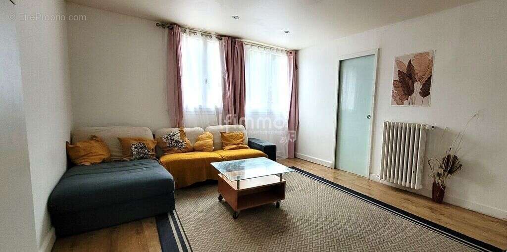 Appartement à LES PAVILLONS-SOUS-BOIS