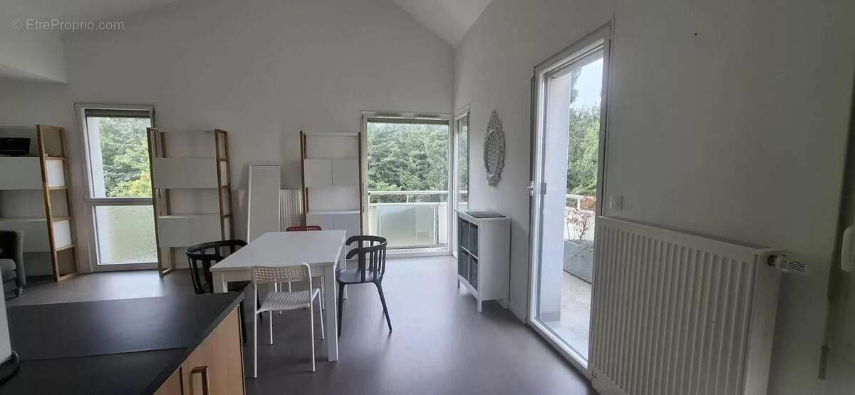 Superbe T3 lumineux avec grande terrasse et parking - photo 5