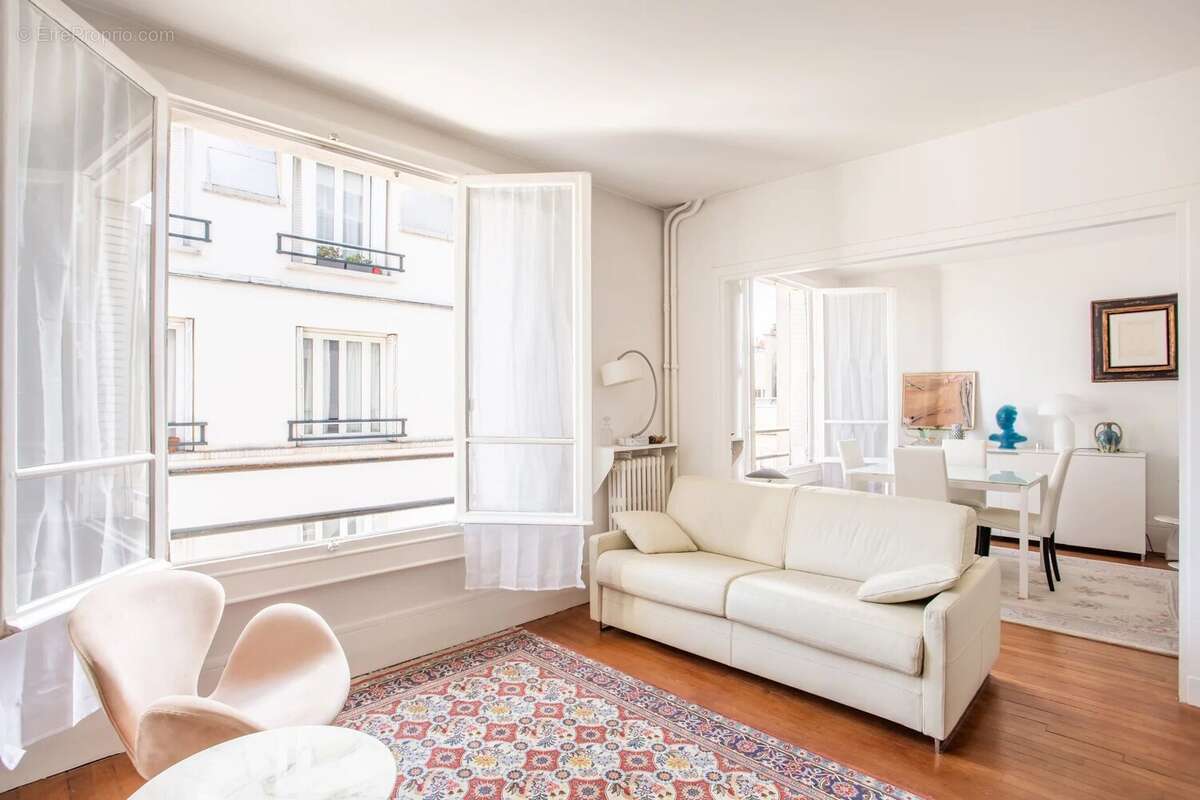 Appartement à PARIS-7E