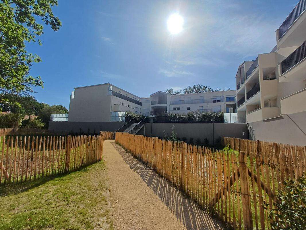 Appartement T2 neuf avec grande terrasse couverte   Centre-v - photo 4