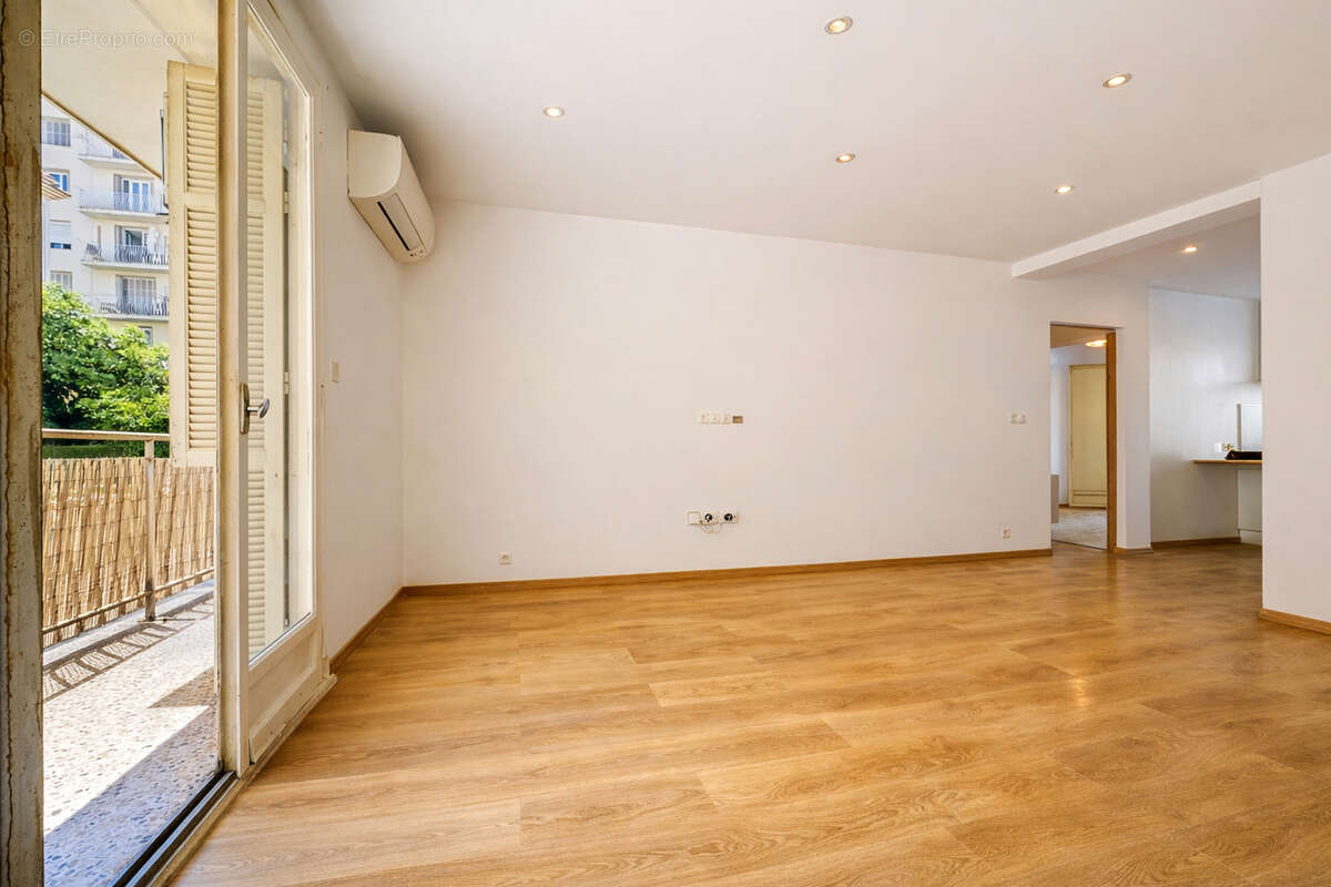 Appartement T3 lumineux avec terrasses - entrée centre-ville ? potentiel + aides ORELI (double vitrage & clim) - photo 9