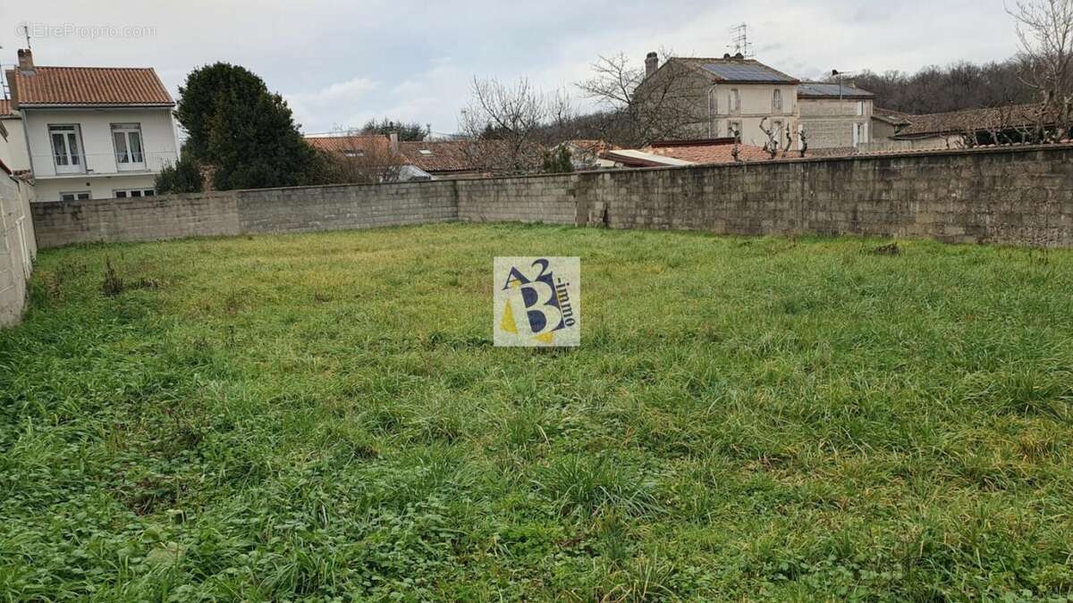 Terrain à ANGOULEME