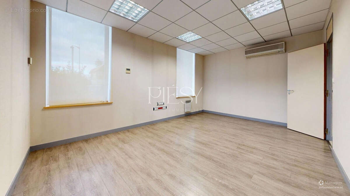 Commerce à VALLEIRY