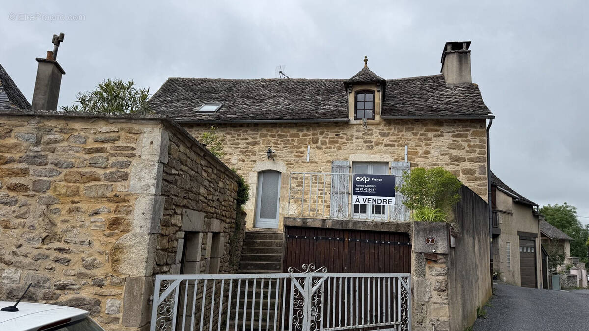 Maison à ONET-LE-CHATEAU