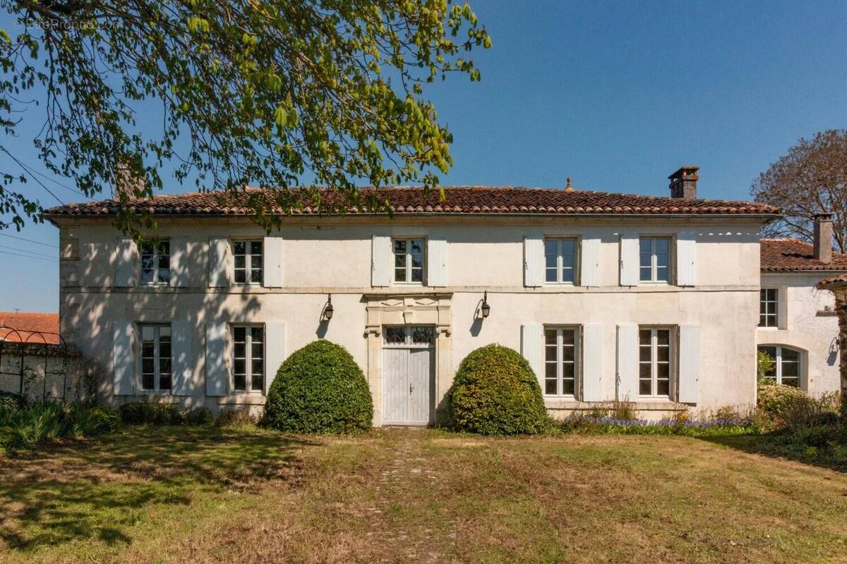 Belle maison de campagne du 18ème siècle - photo 1
