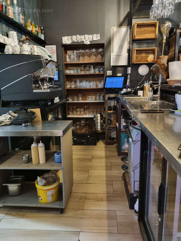 Commerce à FORCALQUIER