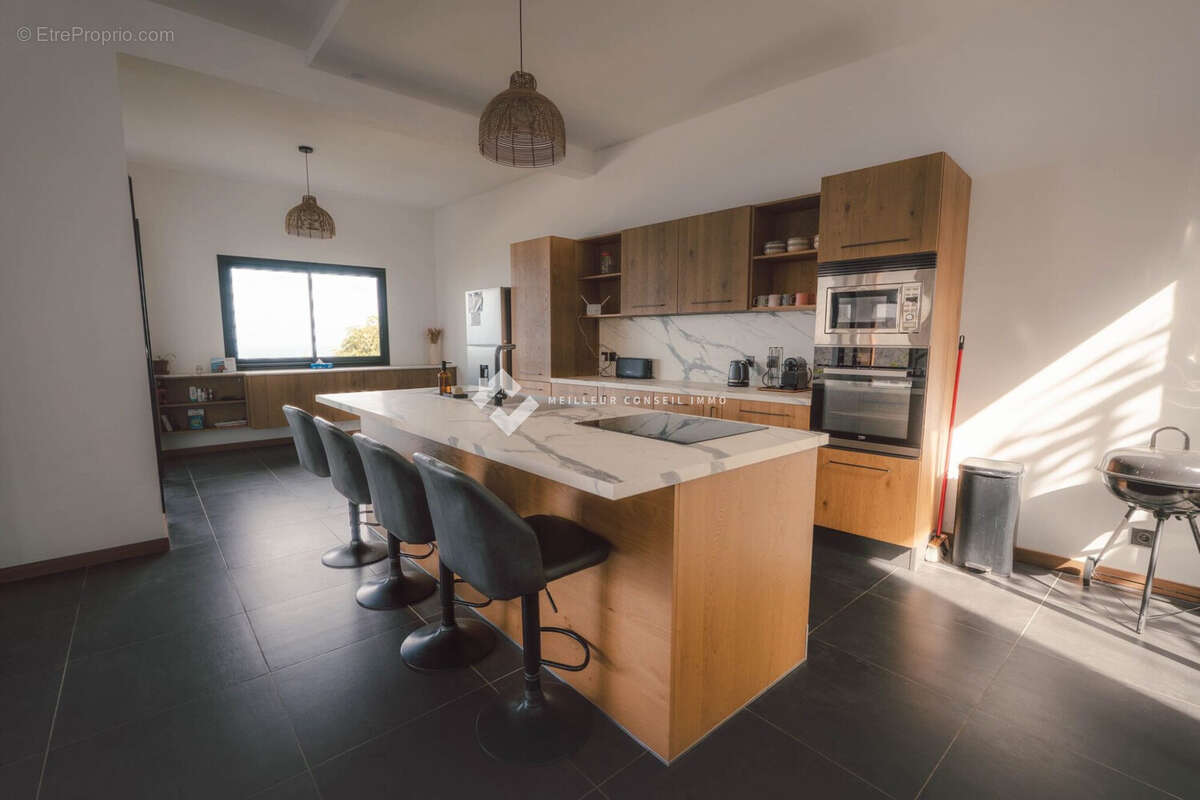 Maison 127 m² à Saint-Leu  - photo 5