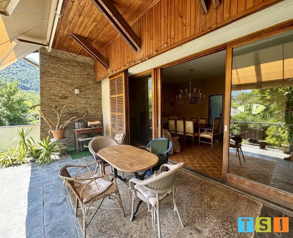Maison 11 pièces 345 m² · à Bagneres-de-Luchon · 345 m² · 530 000 €