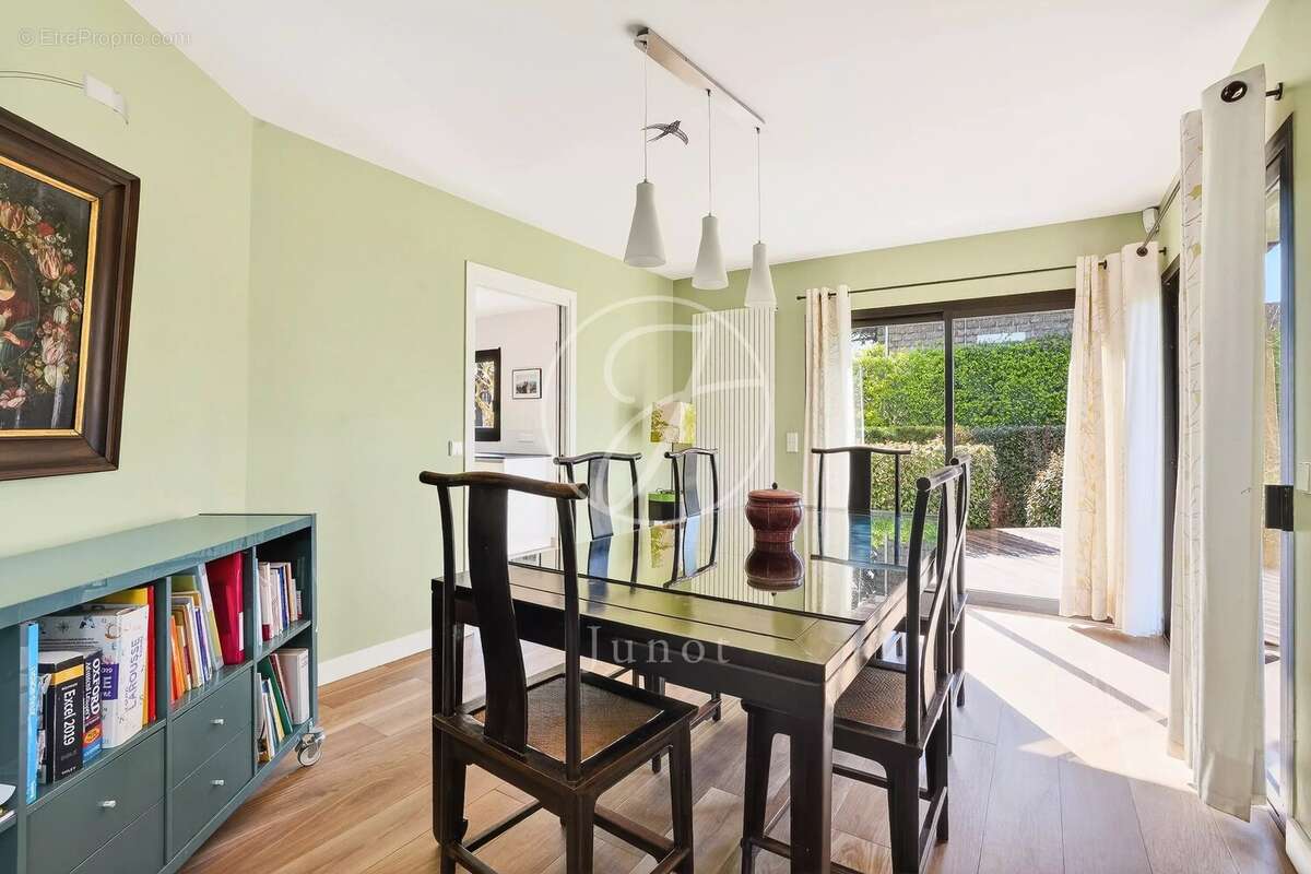 Maison à LE VESINET