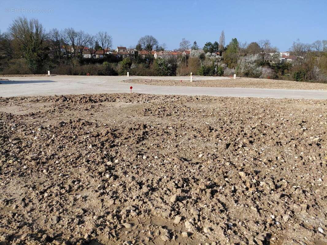 Terrain à SAINTES