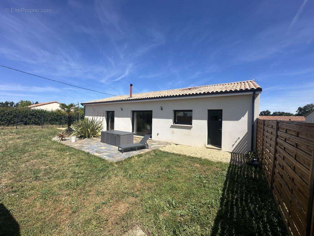 Maison 120 m² à Roches-Premarie-Andille  - photo 6