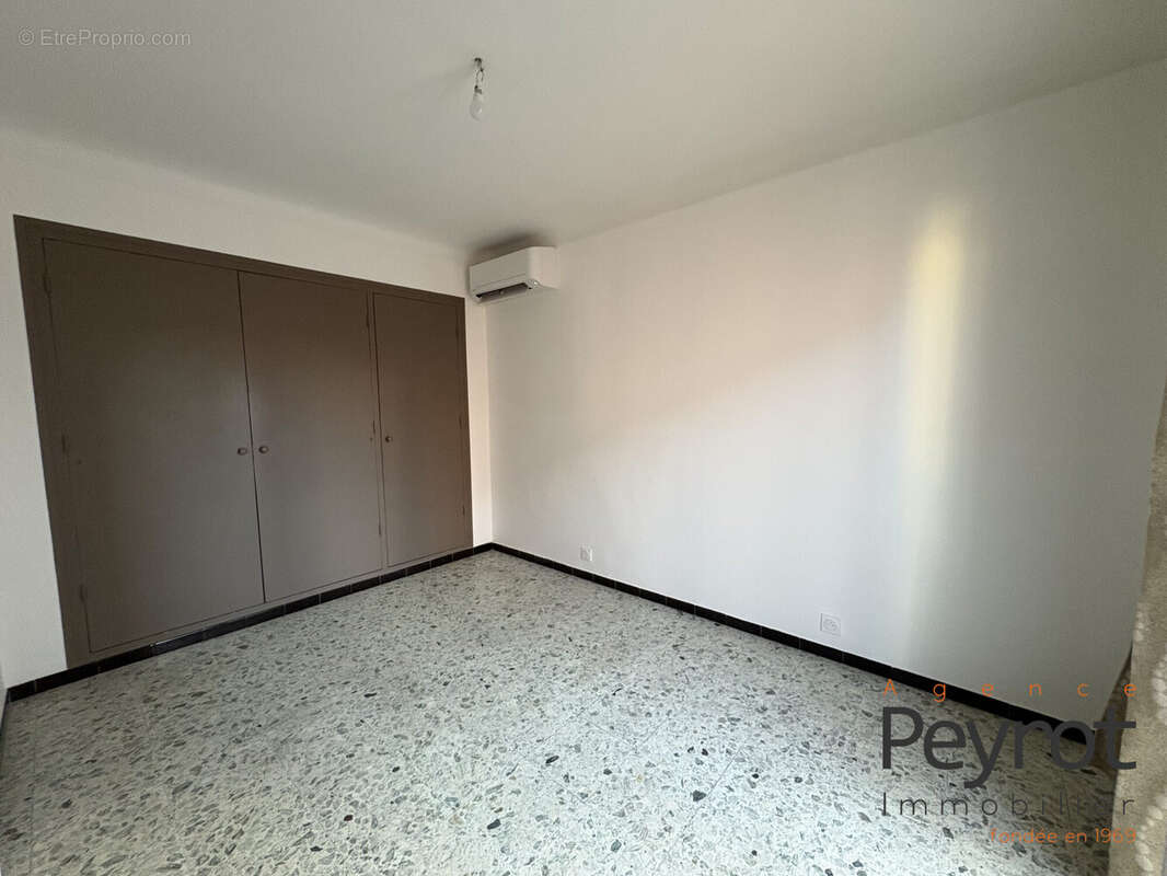 Maison à SAINT-LAURENT-DE-LA-SALANQUE