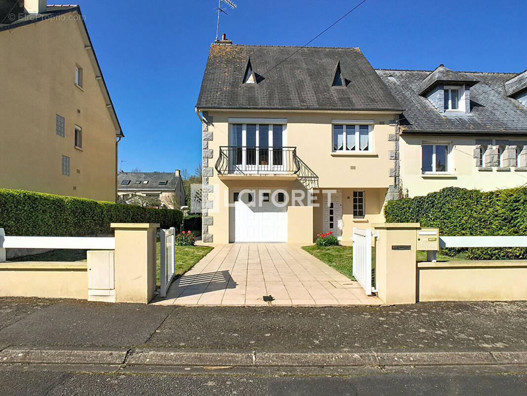 Maison à SAINT-JACQUES-DE-LA-LANDE