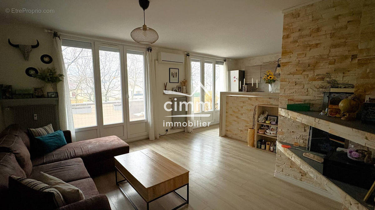 Appartement à LE PONT-DE-CLAIX