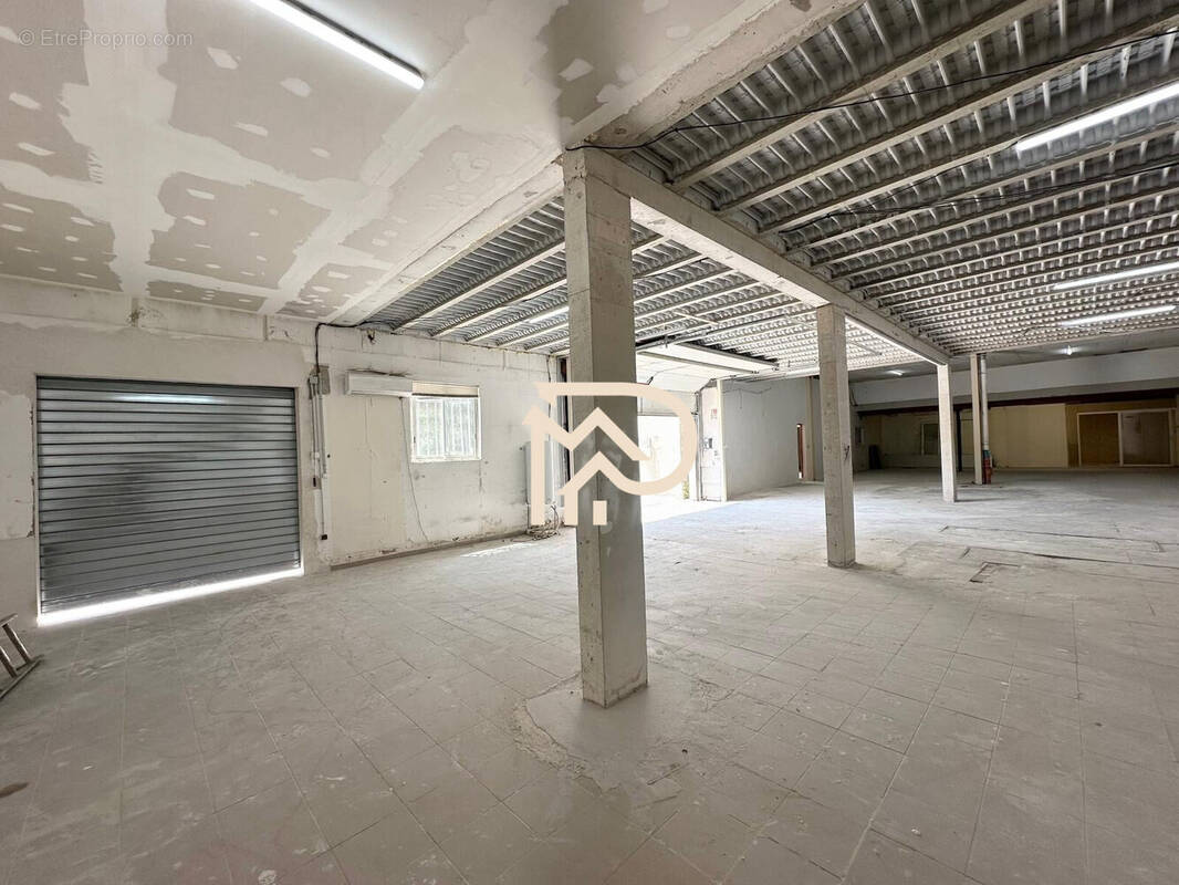 Commerce à CARNOUX-EN-PROVENCE