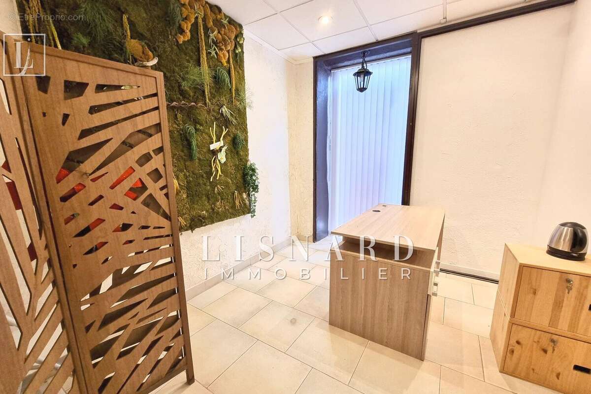 Commerce à VALLAURIS