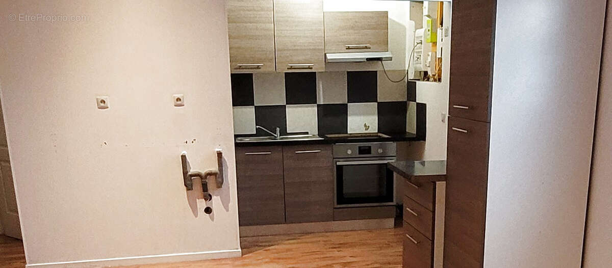 Dordogne secteur Ribérac maison en location rapport 800 € mois  centre maison 4 chambres et petite cour de 30 - photo 3