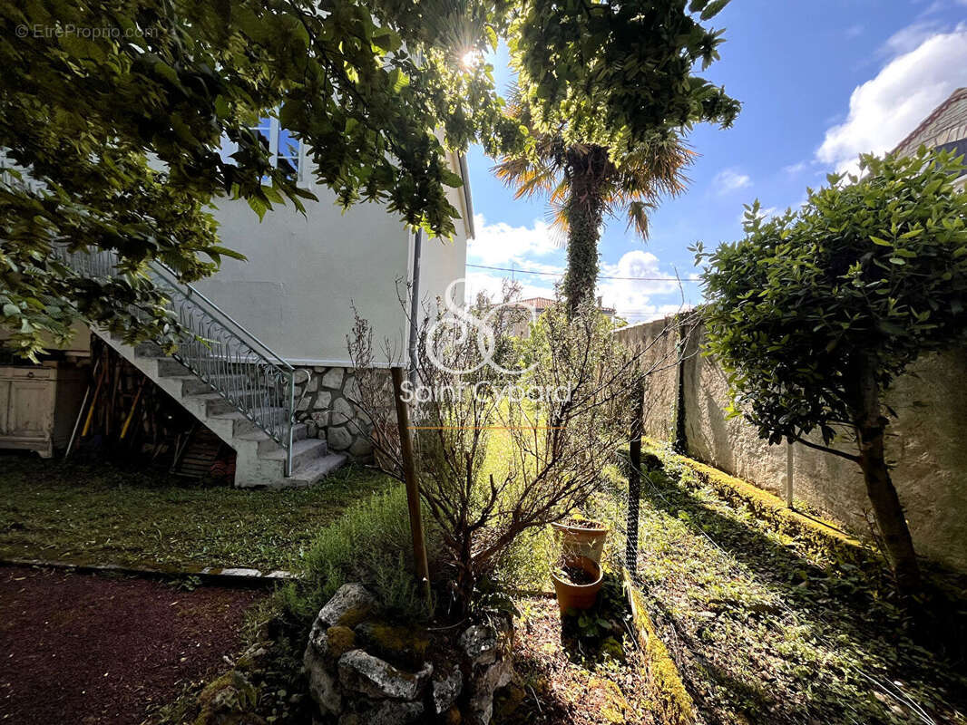 Maison avec jardin sur Angoulême à deux pas du centre ville - photo 12