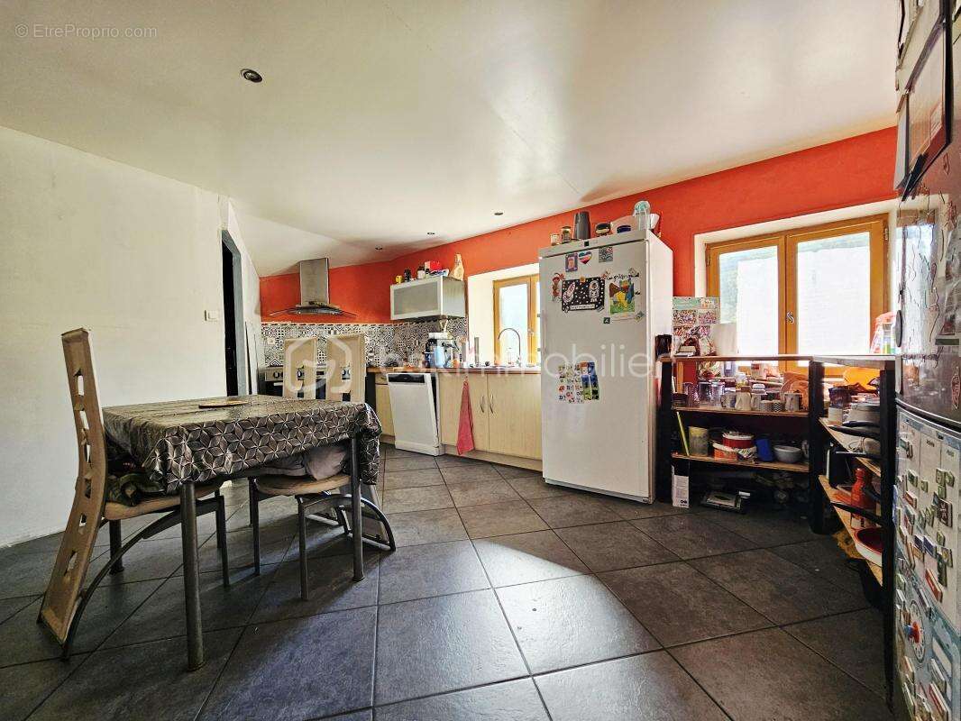 Maison de caractère de 108 m² avec terrain clos de 5 000 m² – Montaigut-le-Blanc - photo 5