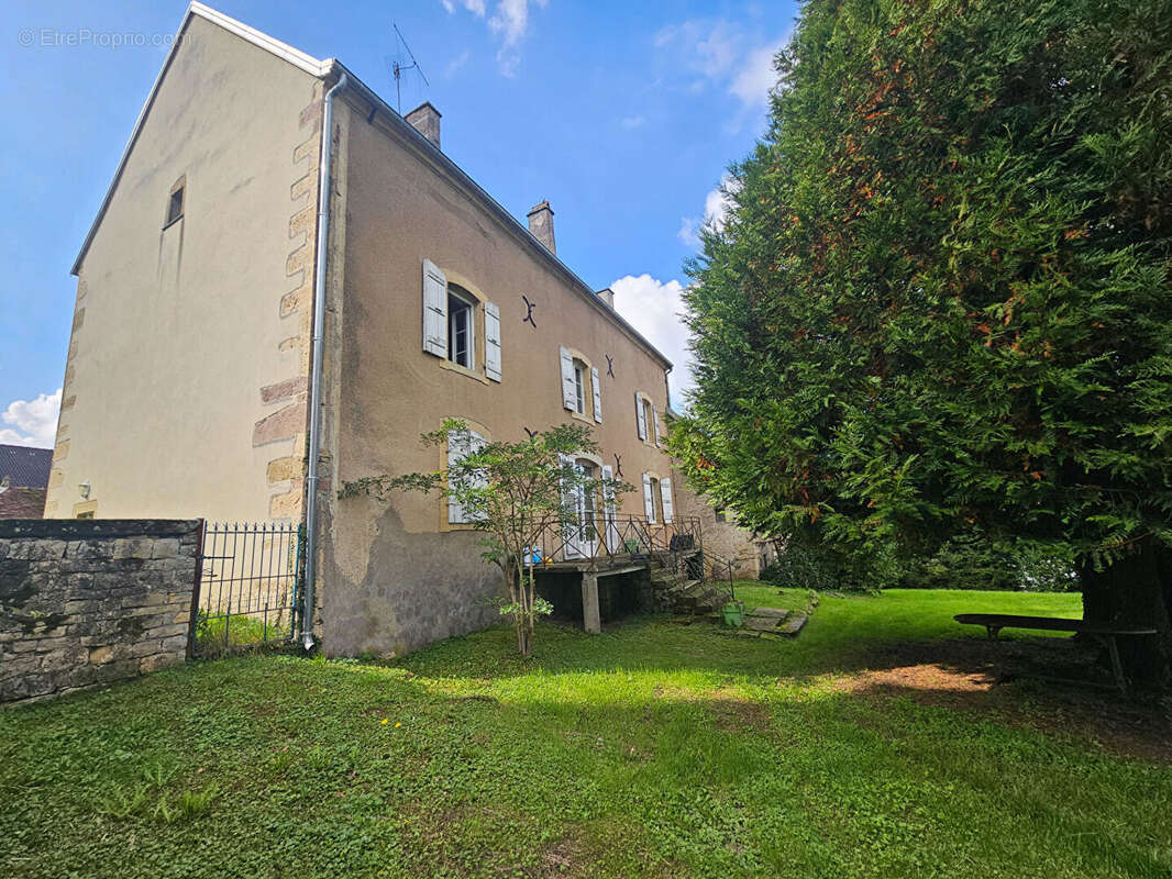 Maison à MENOUX