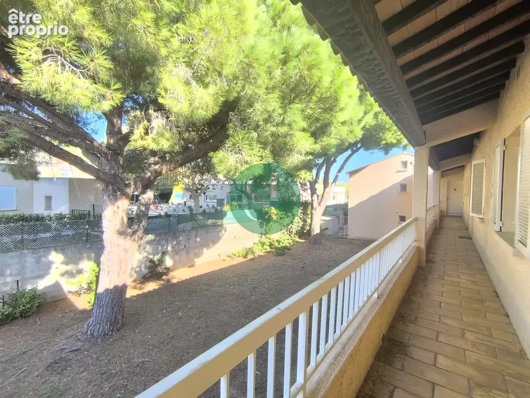 Six fours - t2 traversant avec balcon - photo 11