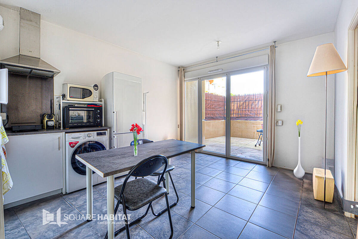 Appartement à CARROS