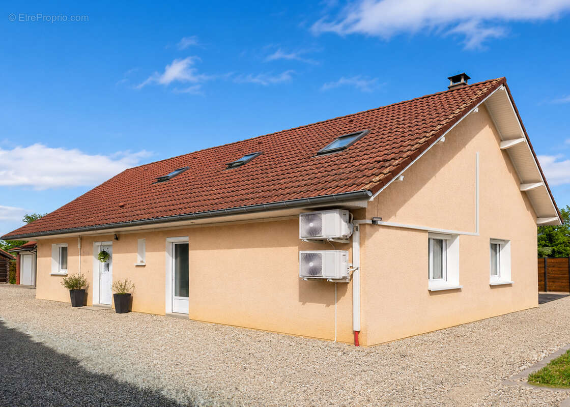 Maison à PEYRIEU