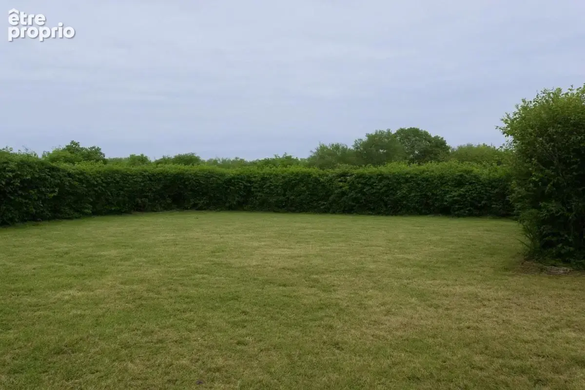 Maison à rénover avec 720 m² de terrain et à 7 minutes de la plage de Boisvinet - photo 2