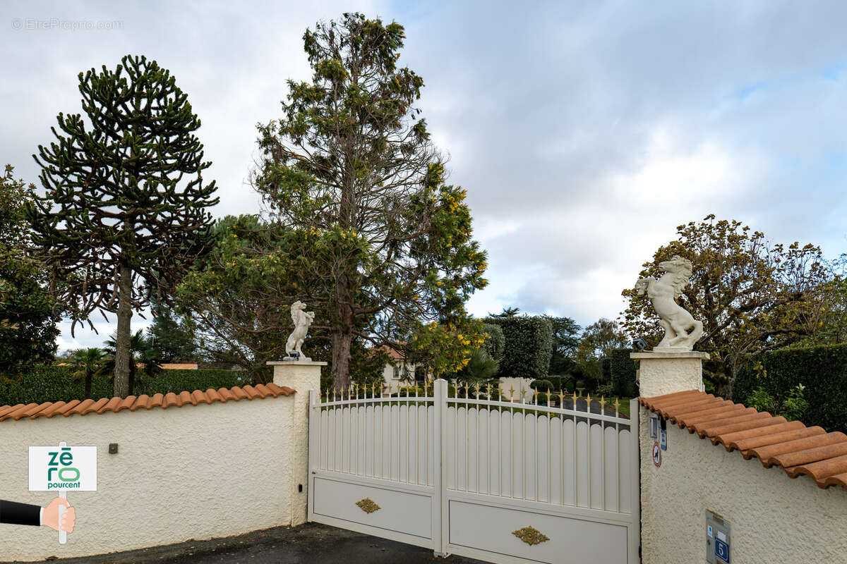 Maison à LES MAGNILS-REIGNIERS