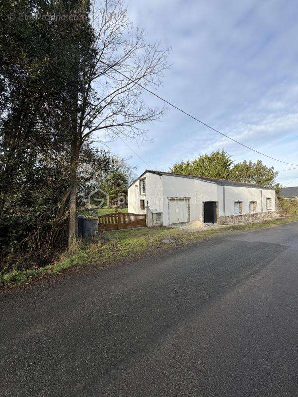 Maison à SAINT-MARS-DU-DESERT