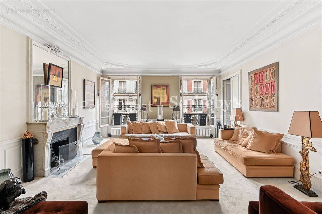 Appartement à PARIS-8E