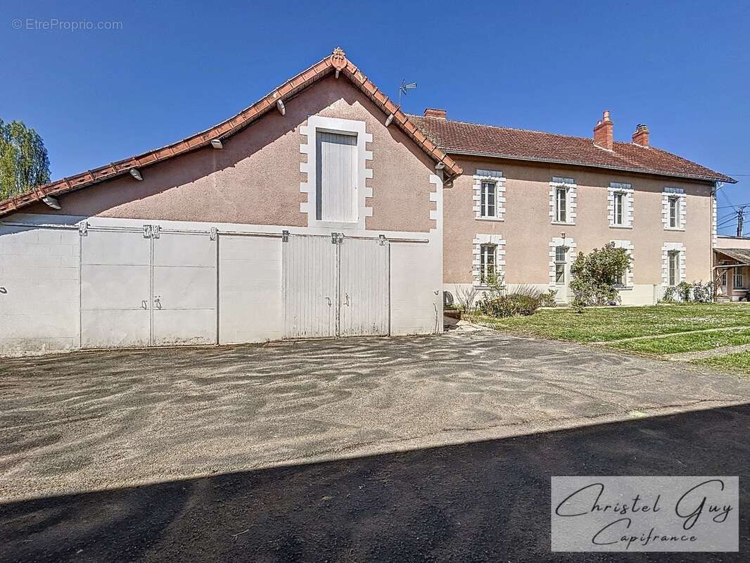 Vaas (72500) - Propriété de Charme 1910 de 175 m² + Maison d'amis, 7 Pièces, Terrain de 1260 m², Idéale Résidence Principale ou  - photo 3