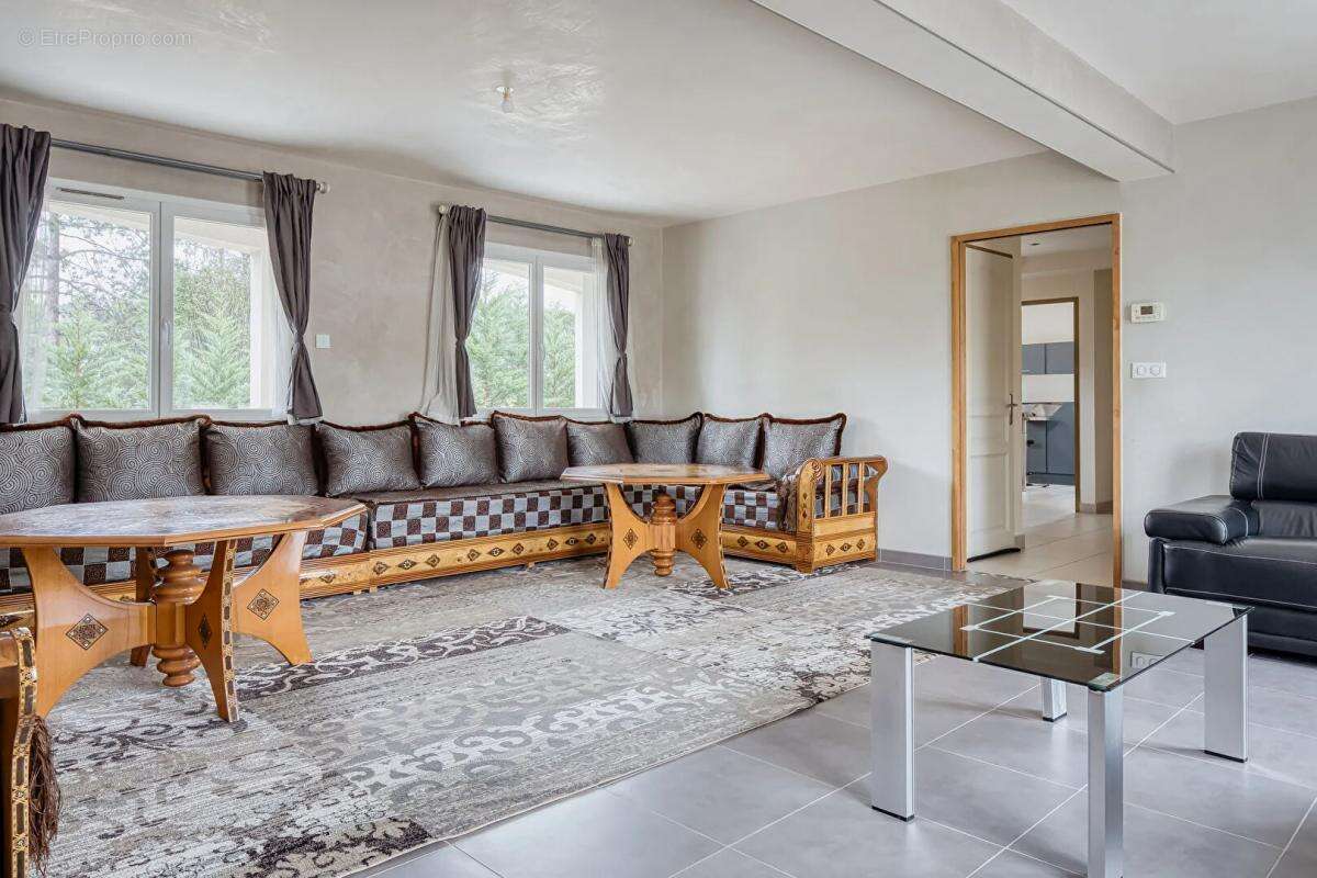 Maison à SAINT-ETIENNE-DU-ROUVRAY