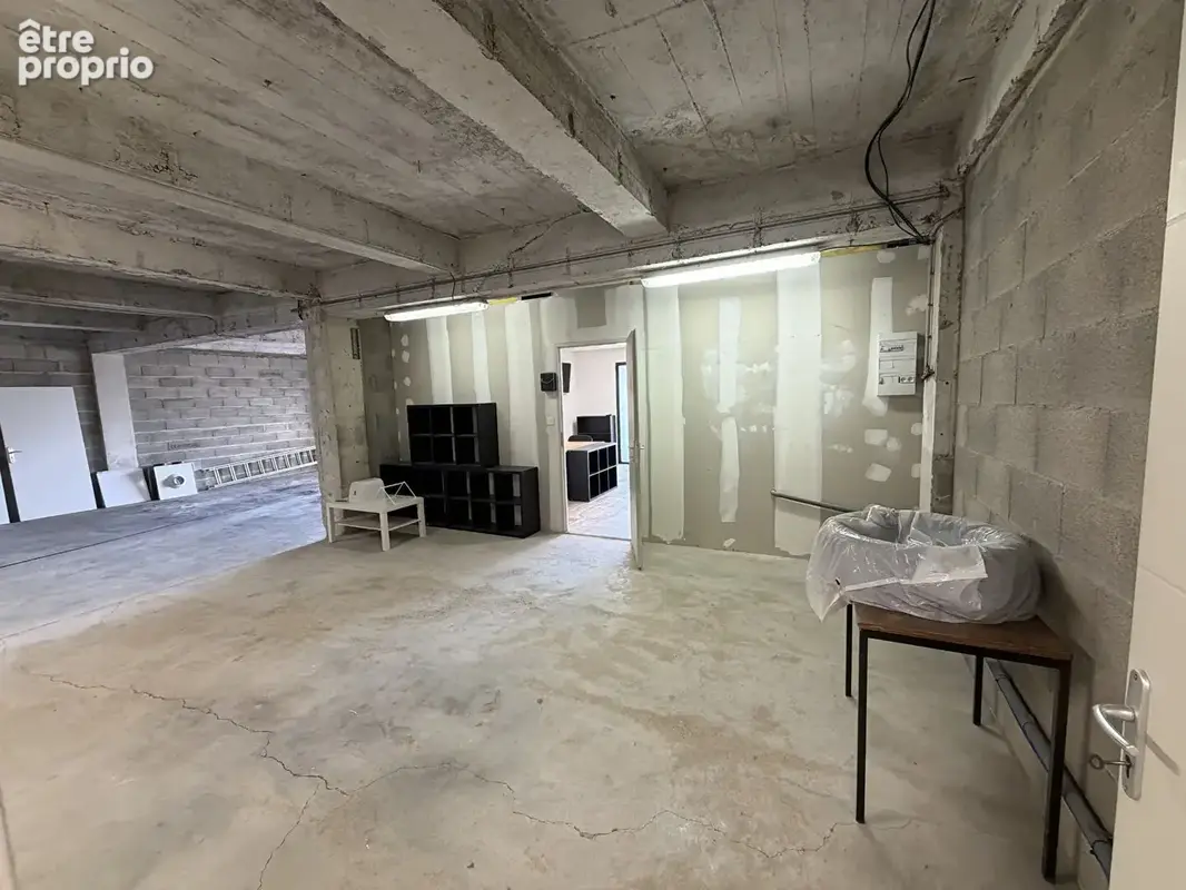 Local - garage de 210 m² - photo 8