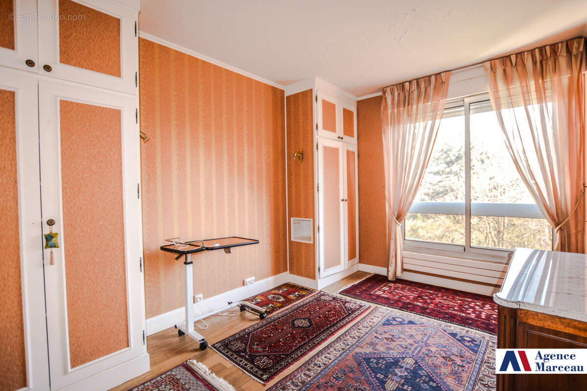 Appartement à COURBEVOIE