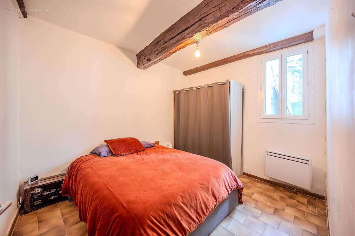 Appartement à MEOUNES-LES-MONTRIEUX
