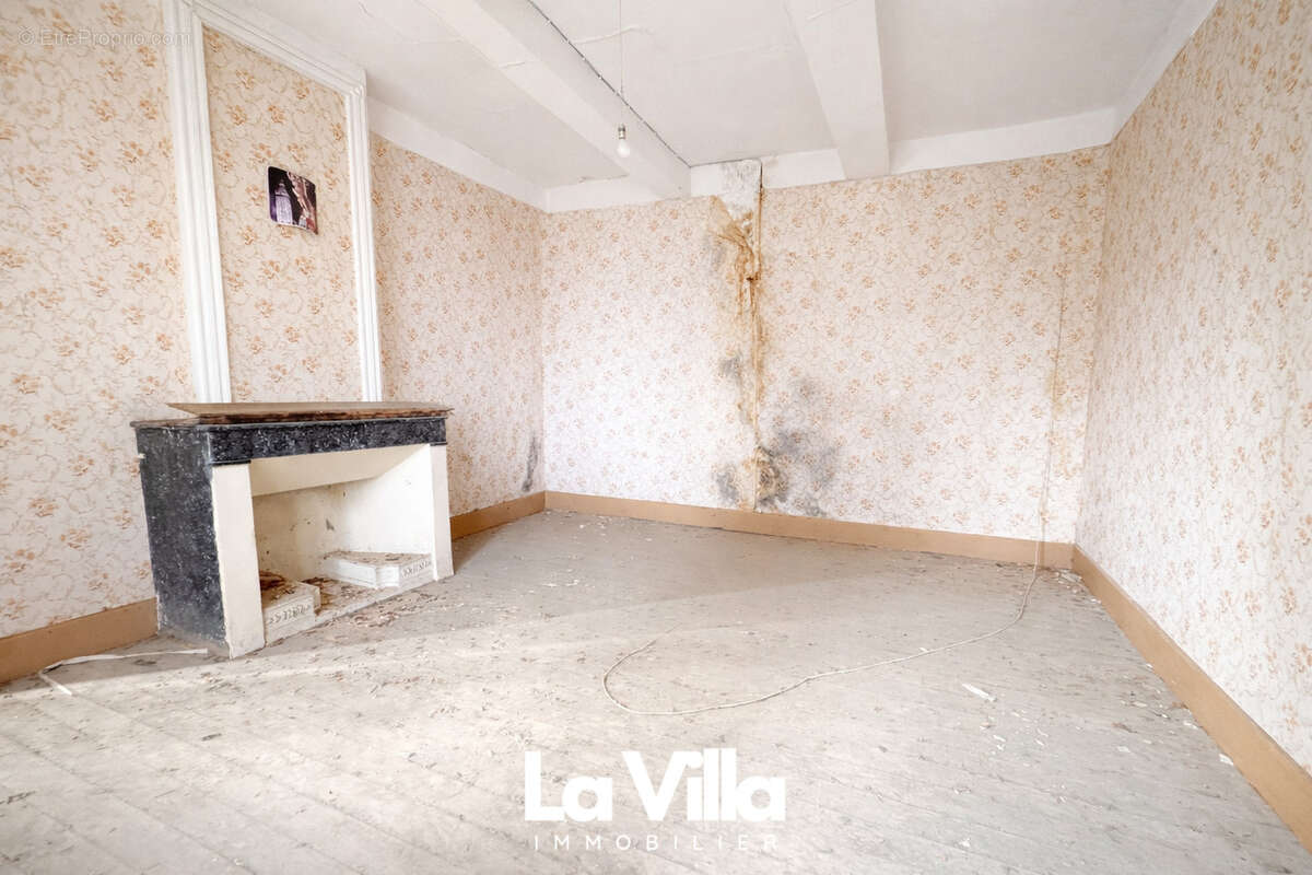 Maison à LAUDUN-L'ARDOISE