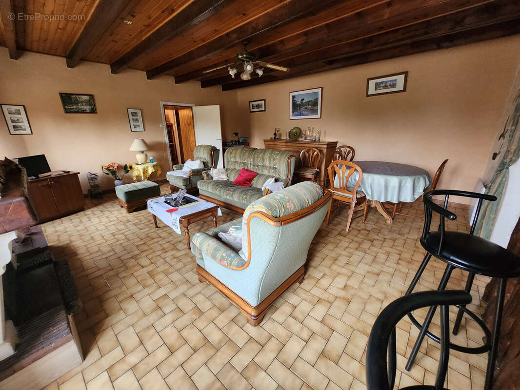 Maison à SAINTE-GEMME-LA-PLAINE