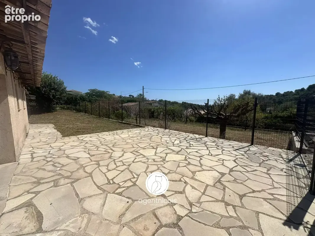 La gaude // village : rez-de-villa / 181 m², / plein sud / jardin 300 m², / à rénover / 2 parkings / pas de charges - photo 9