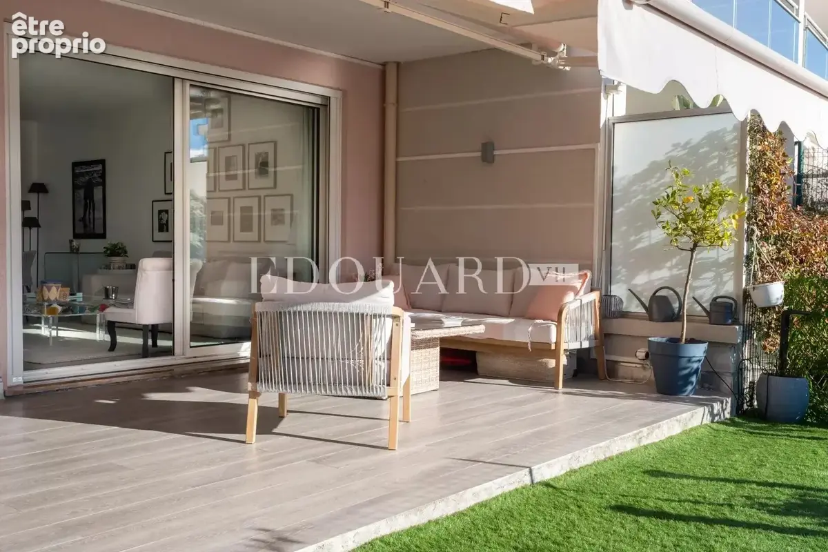 Magnifique trois pièces entièrement rénové avec terrasse, jardin et vue mer - photo 5