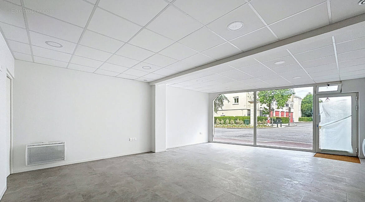 Commerce à SURESNES