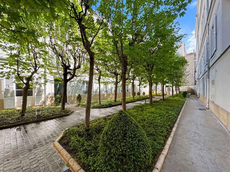 Appartement à PARIS-8E